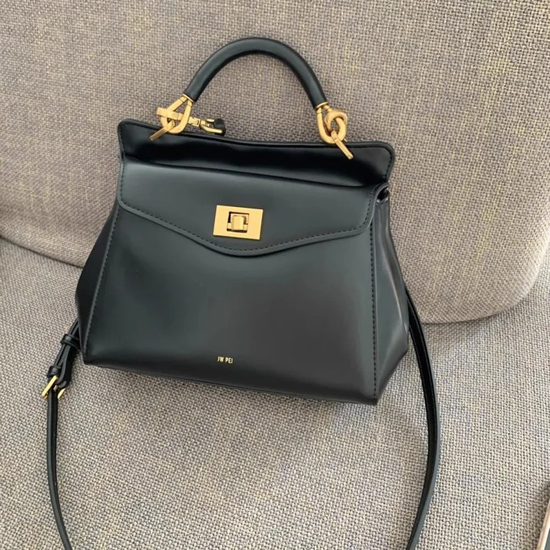 2026 JW PEI Pillow Bag, Lock B - Luxury Bags That Are Affordable 리뷰 및 가격