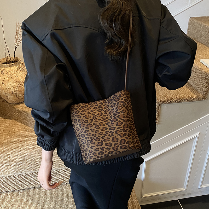 LEFTSIDE Design PU suede Leopa - Bucket Bag Suede 리뷰 및 가격