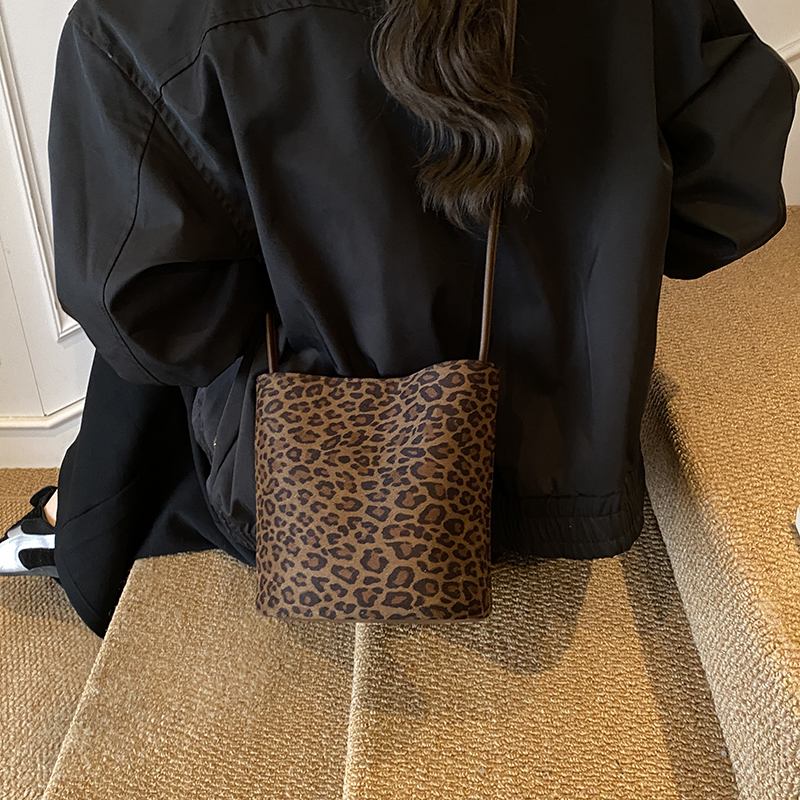 LEFTSIDE Design PU suede Leopa - Bucket Bag Suede 리뷰 및 가격