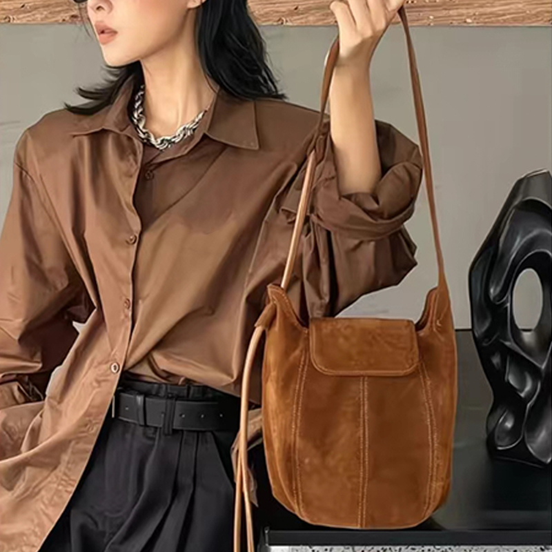 Frosted Suede Bucket Bag Pumpk - Bucket Bag Suede 리뷰 및 가격